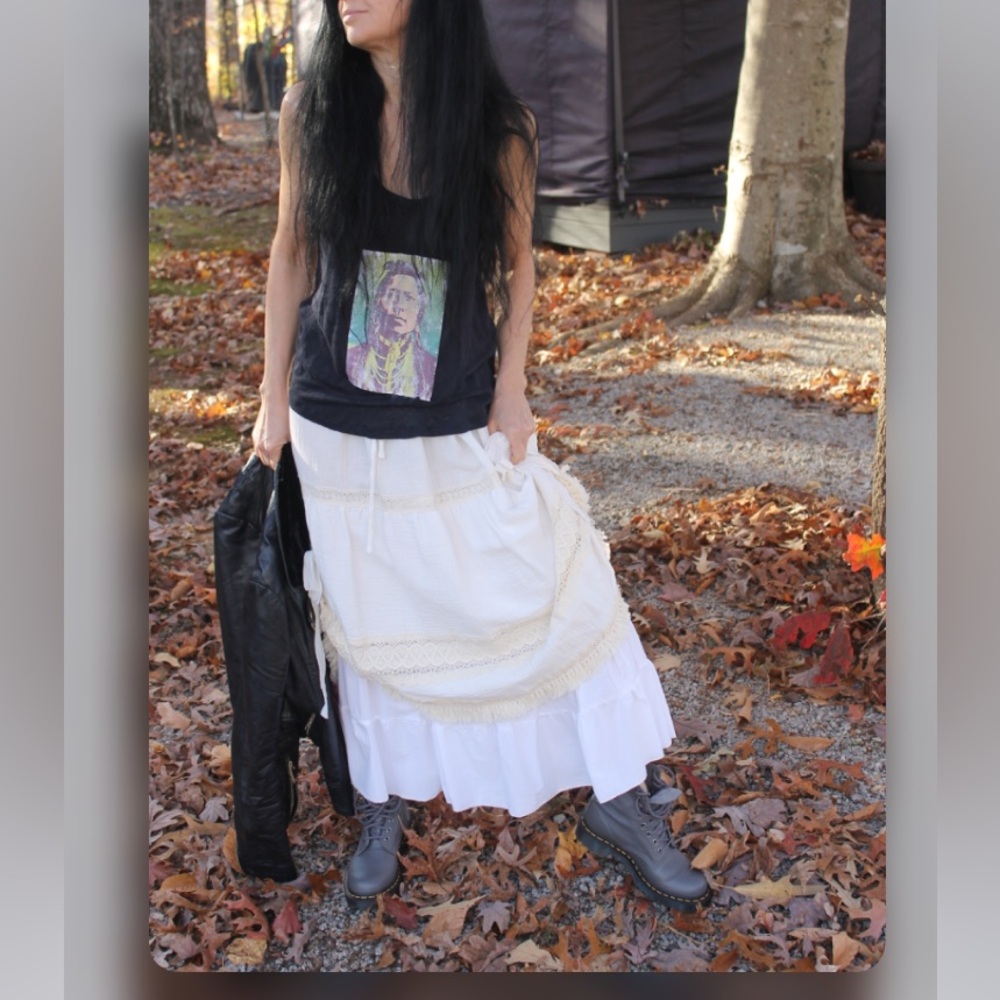 Elegant Western Cream Skirt - Picture 5 of 16